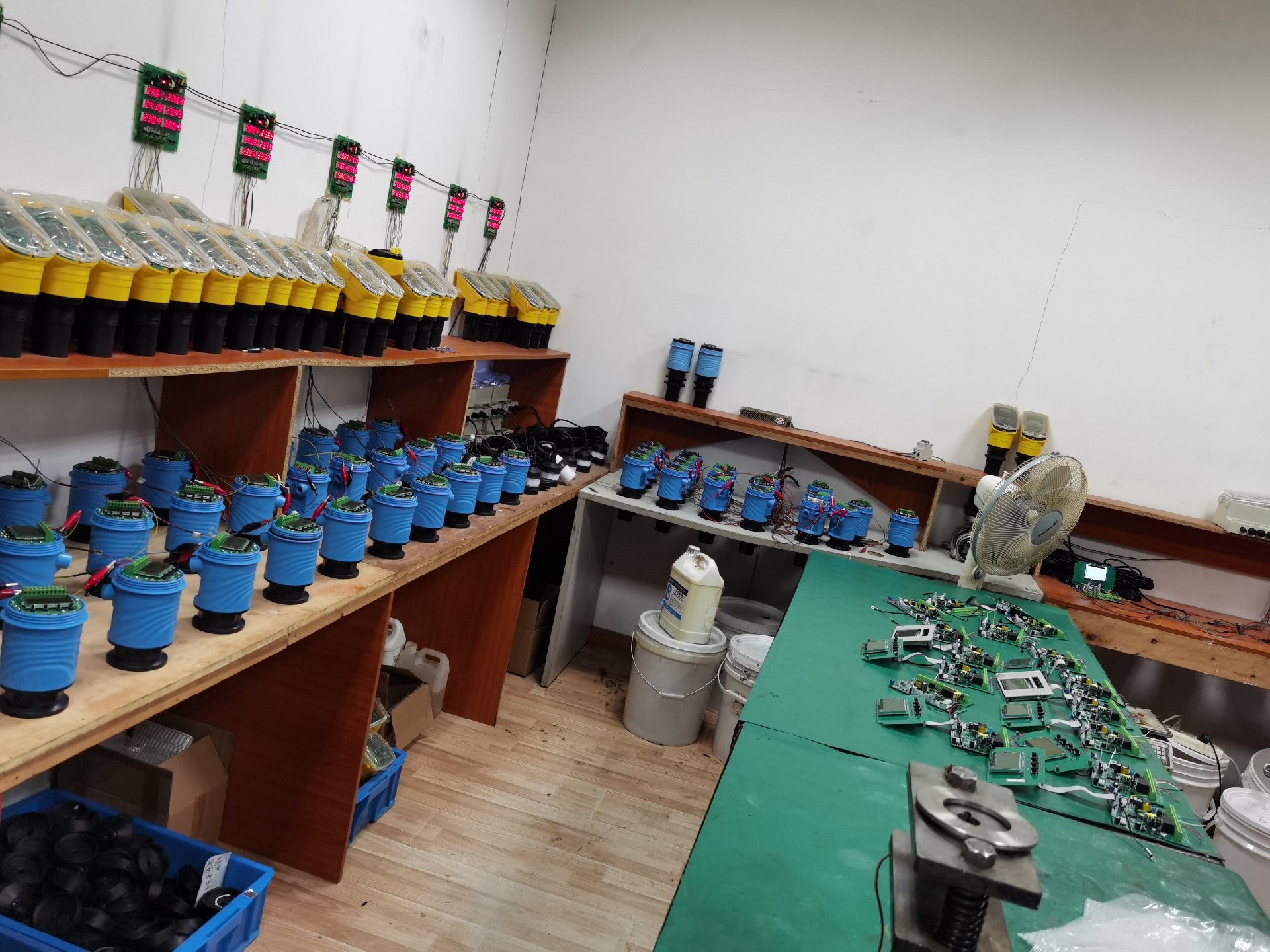 超声波液位计车间 实拍 (1).jpg